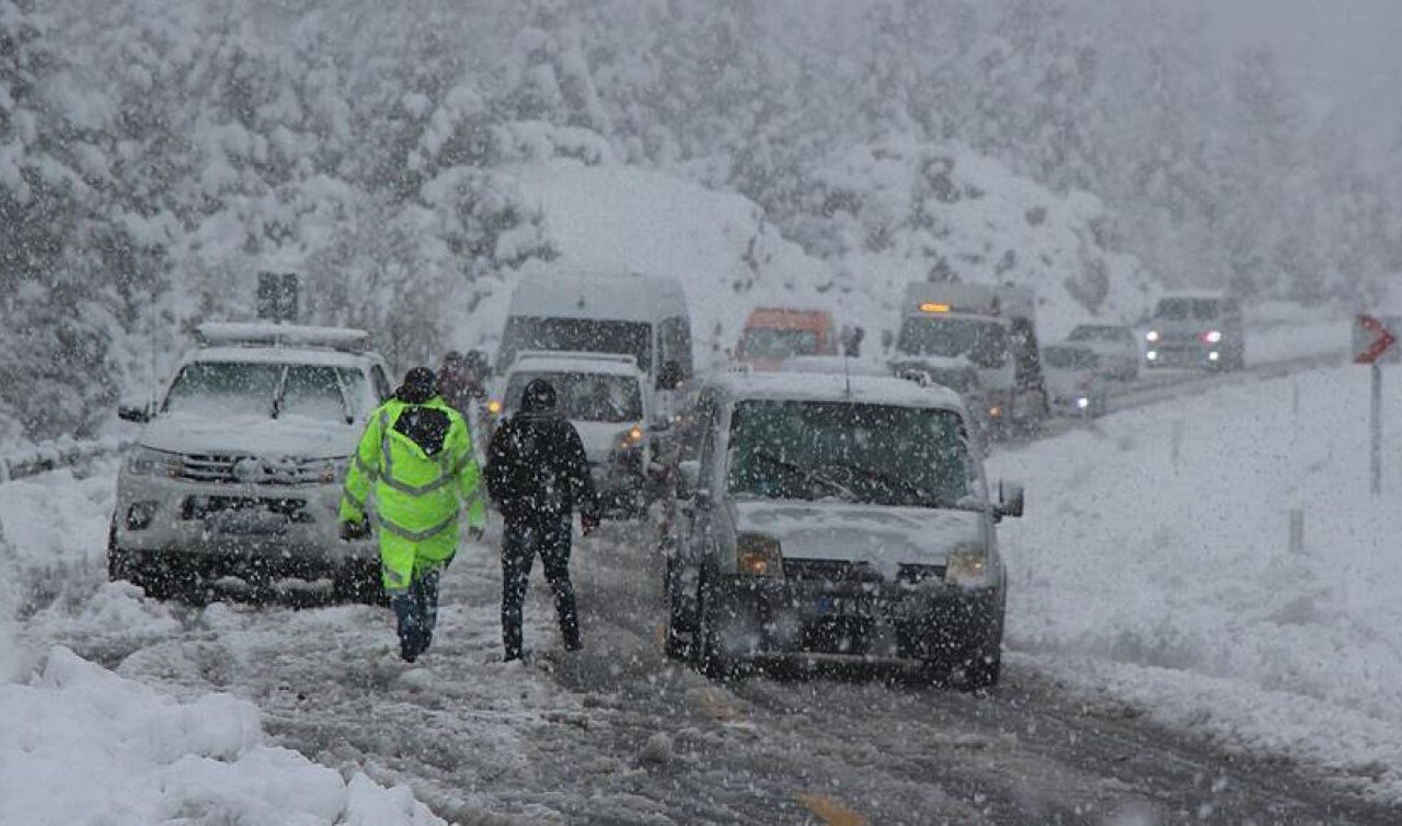  Konyalı sürücüler dikkat: Kar nedeniyle o yollar ulaşıma kapandı