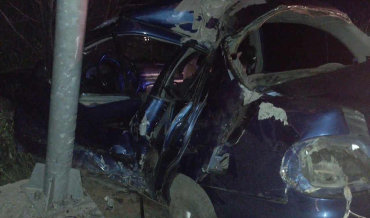 Konya’da otomobil yol kenarındaki tabelaya çarptı! Sürücü öldü