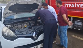 Konya’da otomobilin motor kısmına kedi yavrusu sıkıştı!