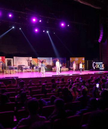 “Paldır Güldür Şov ” Konya’da muhteşem bir tiyatro gösterisi daha sahneledi!