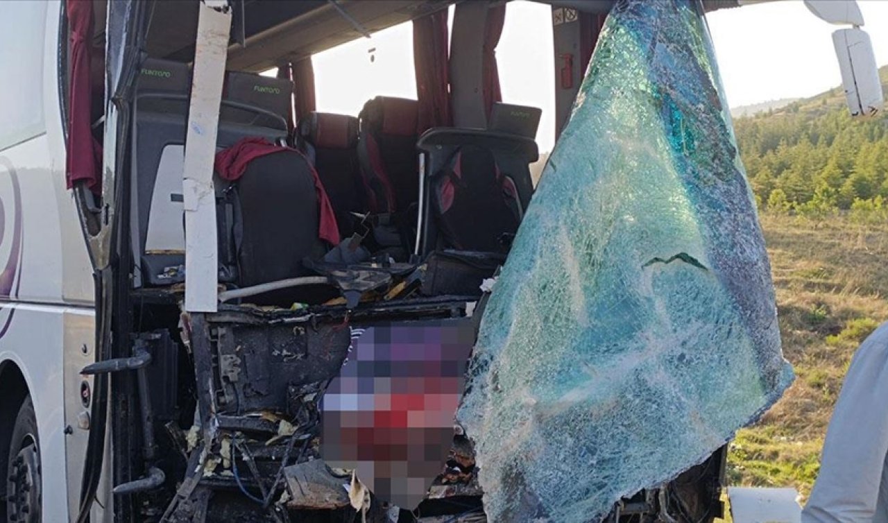 Yolcu otobüsü ile kamyonet çarpıştı, 17 kişi yaralandı