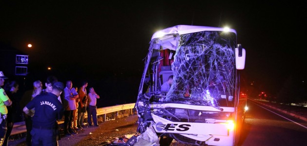 Otobüs, TIR’a arkadan çarptı! 1 ölü, 43 yaralı