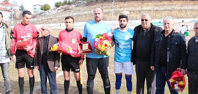 FUTBOLCUYU KURTARAN KALECİYE PLAKET