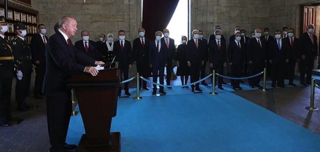 Cumhurbaşkanı Erdoğan Zaferin 98. Yıl Dönümünde Anıtkabır'de
