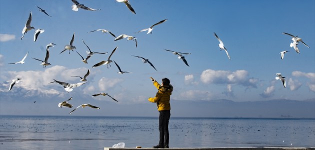  Anamas Dağı'nın Yükseklerinde Kar, Eteklerinde Sonbahar Havası Var
