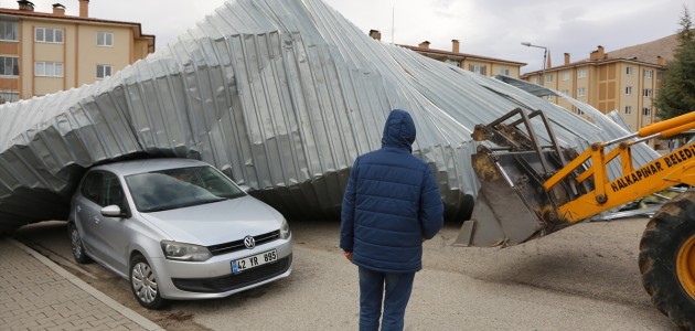 Halkapınar'da Şiddetli Rüzgar Hasara Yol Açtı
