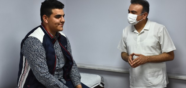 Yüz Felci ve Kovid-19 Geçiren Genç Şifa Bulduğu İçin Mutlu