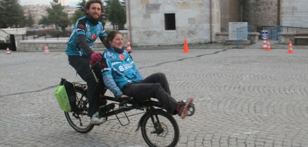  Bisikletli Fransız Çift, Beyşehir'de Mola Verdi