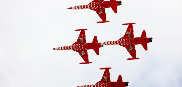 Türk Yıldızları Görsel Şölen Sundu