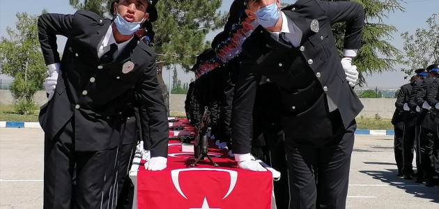  Ereğli'de polis adaylarının mezuniyet sevinci
