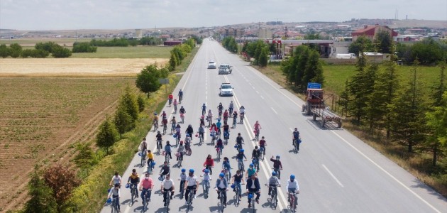 Altınekin'de Çocukların Yüzü Kaymakamlığın Sürpriziyle Güldü

