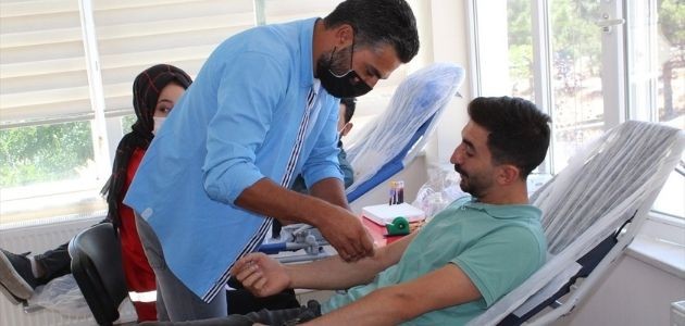 KOMEK ve Türk Kızılayı beraberliğinde Yunak'ta kan bağışı!