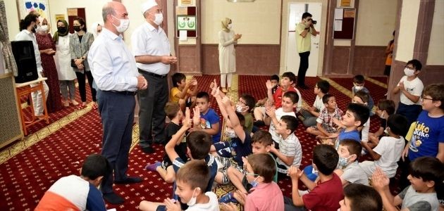 Selçuklu Belediye Başkanı çocuklarla bir araya geldi