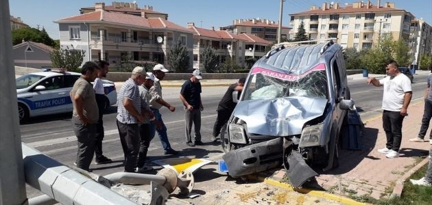  Konya'da Trafik Kazası: 3 yaralı