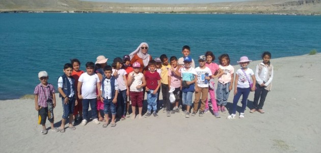 MİNİKLERİN ACIGÖL TEMİZLİĞİ