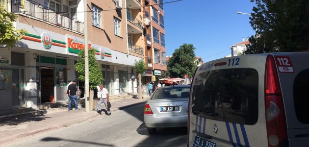 KADIN EVİNDE ÖLÜ BULUNDU