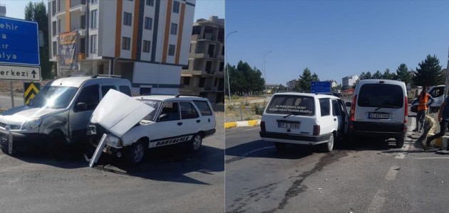  SEYDİŞEHİR'DE TRAFİK KAZASI