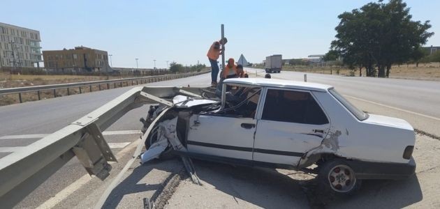 Kulu'da Refüje Çarpan Sürücü Yaralandı 