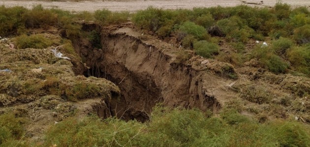 EMİRGAZİ DE YER YARILDI