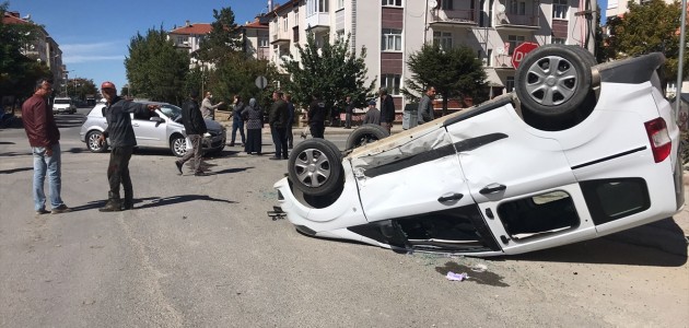 Araç Ters Döndü 5 Yaralı