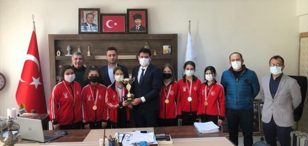 Yunus Emre Ortaokulu Kız Voleybol Takımı Hüyük'te ziyaretlerde bulundu