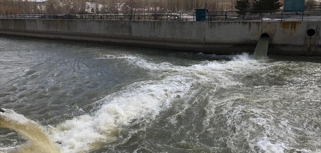 Yalıhüyük ilçesinde taşkınla mücadele sürüyor