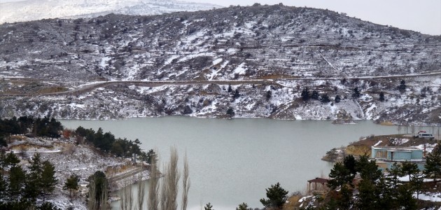  Türkiye'nin en az yağış alan bölgelerinden Konya Ovası'nda kar bereketi yaşanıyor
