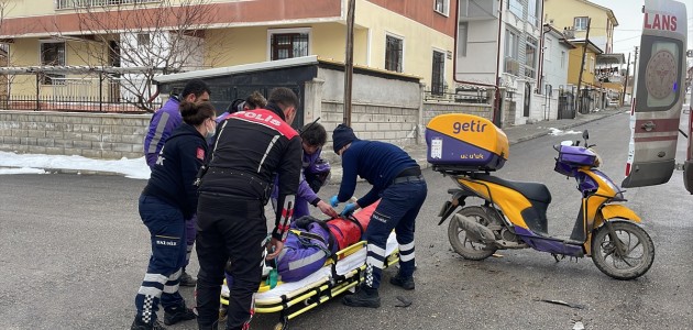 Karaman'da öğrenci servisiyle çarpışan motosikletin sürücüsü yaralandı