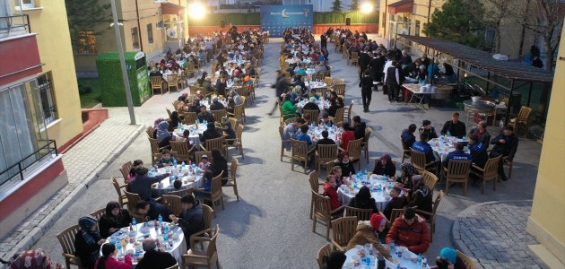  Karatay'da ilk iftar Şefkat Evleri'nde düzenlendi