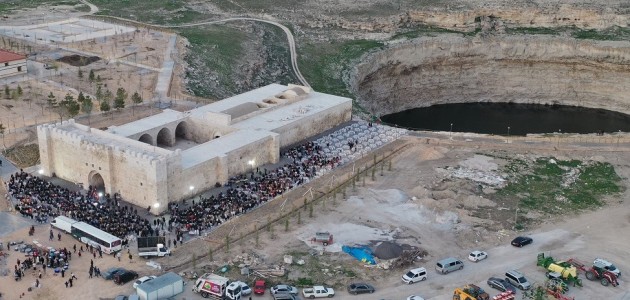 800 YILLIK OBRUK HANI, İFTAR PROGRAMINA EV SAHİPLİĞİ YAPTI