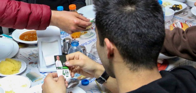 BAŞKAN KAVUŞ’TAN GENÇLERİ SEVİNDİREN HEDİYE

