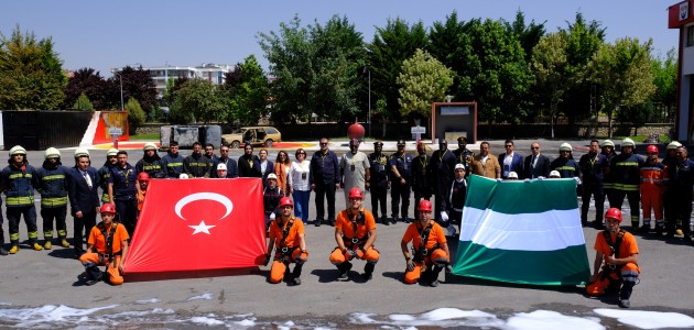  İtfaiyesi Nijeryalı İtfaiyecileri eğitiyor