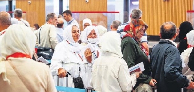 Hacı adayları Arafat'ta buluşuyor