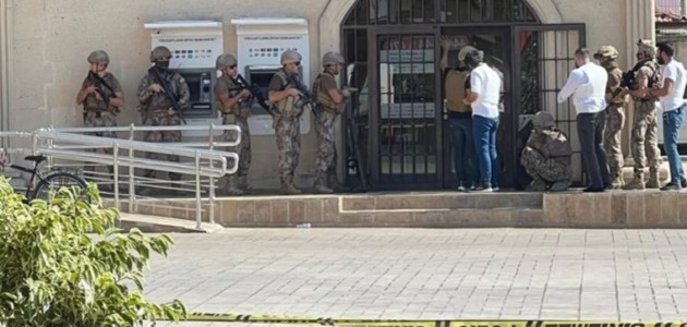 Banka şube müdürü  rehin alındı!