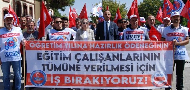 TEÇ-SEN iş bırakma eyleminde