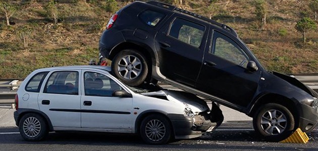 Zincirleme kazada, ilginç görüntüler oluştu!