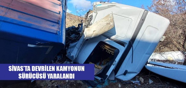  SİVAS’TA DEVRİLEN KAMYONUN SÜRÜCÜSÜ YARALANDI 