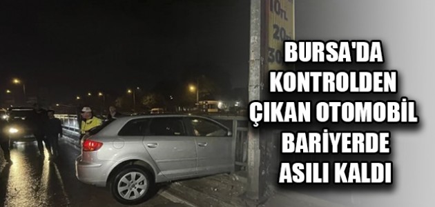 BURSA'DA KONTROLDEN ÇIKAN OTOMOBİL BARİYERDE ASILI KALDI