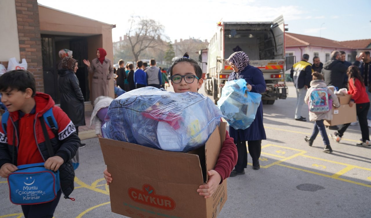  ATIKLARI GETİREN VATANDAŞA SÜRPRİZ HEDİYELER