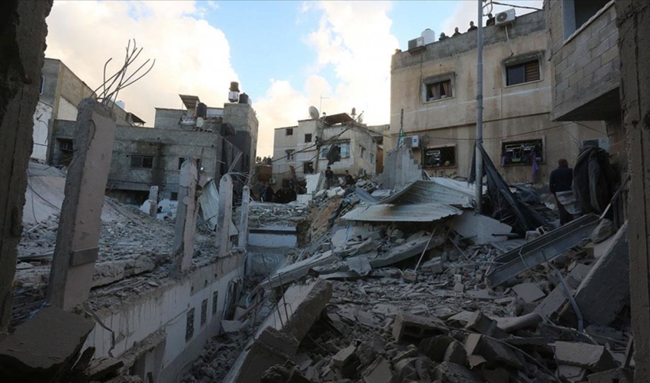 İsrail baskın düzenlediği Filistinlilerin evlerine hırsızlık yapıyor