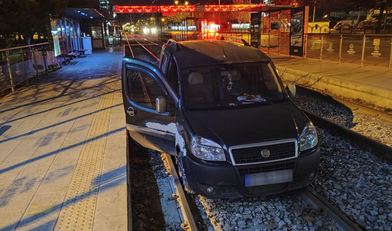  Konya’da polisten kaçan araç tramvay yoluna girdi
