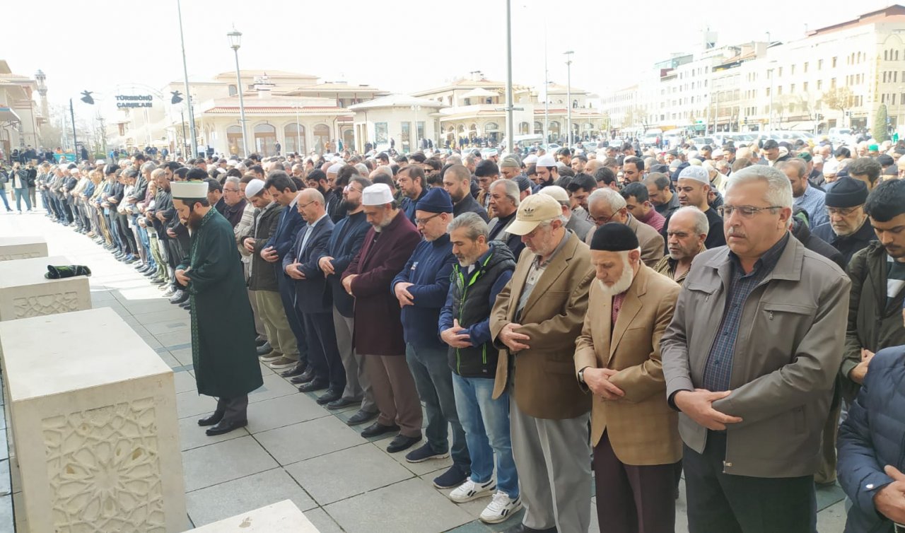 Konya’da camilerde gazze için dua edildi, gıyabi cenaze namazı kılındı