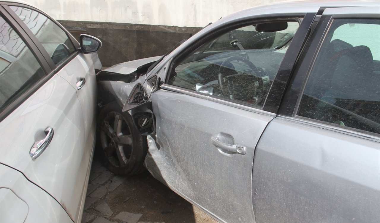 Konya’da iki otomobil çarpıştı! 3 kişi yaralandı
