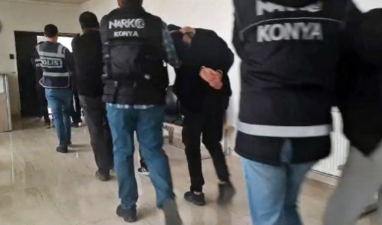 Konya otobüs terminalinde operasyon! Polislere enselenen 4 kişi  tutuklandı