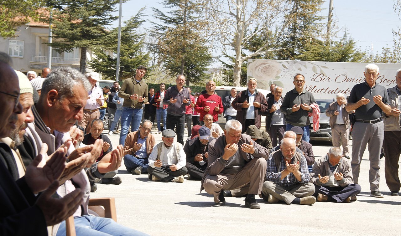 Konya’da çiftçiler ve vatandaşlar yağmur duasına çıktı!