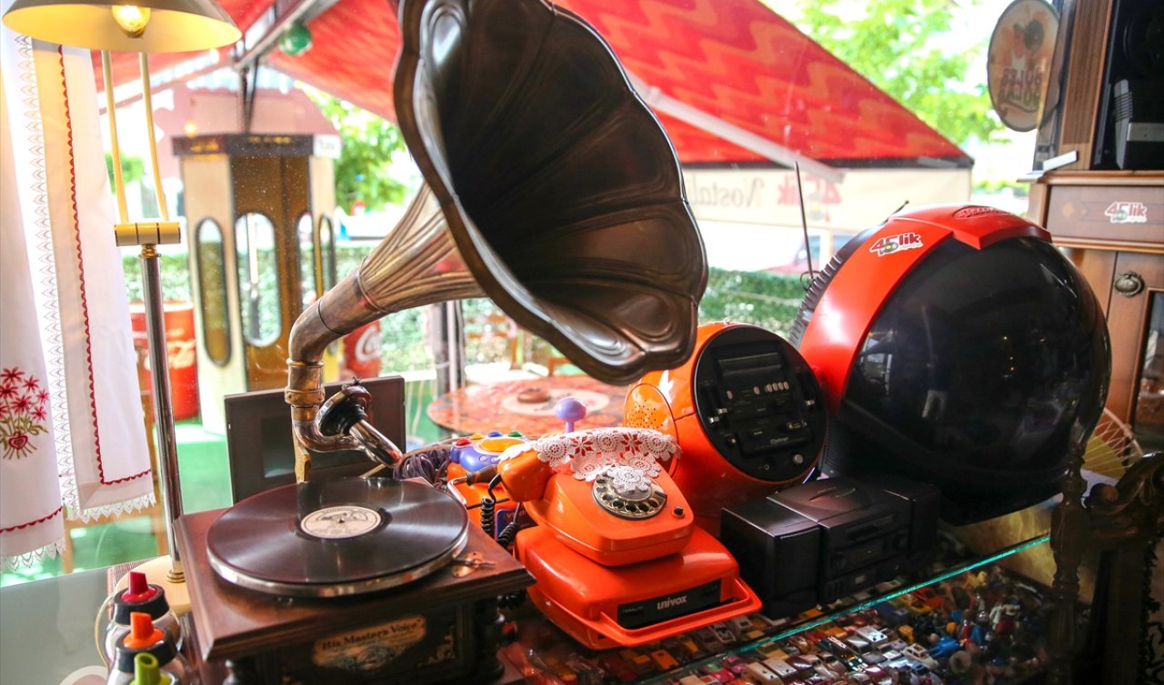 Konya’da mahalle arasındaki nostaljik kafe ziyaretçilerini maziye götürüyor