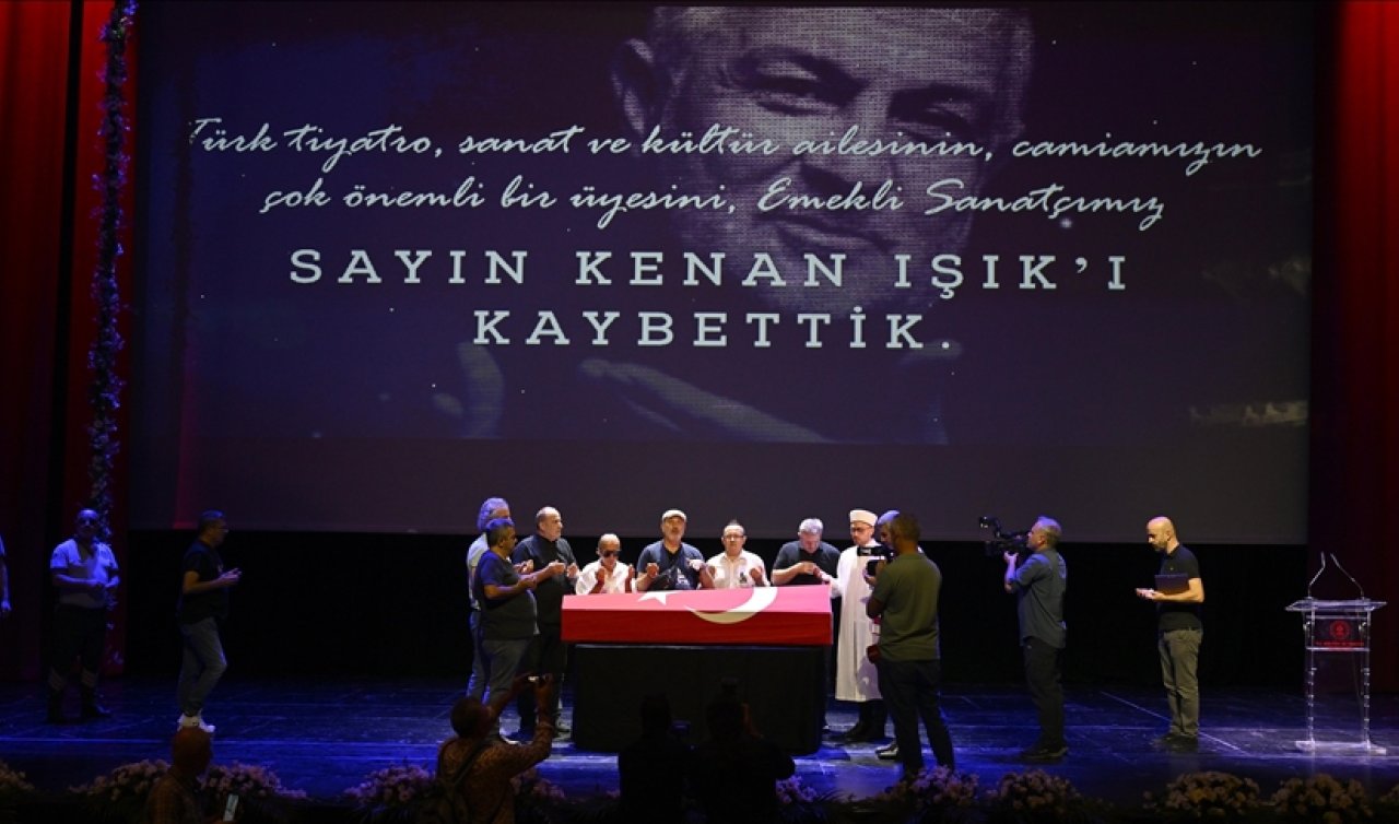 Sanatçı Kenan Işık için AKM’de tören düzenlendi