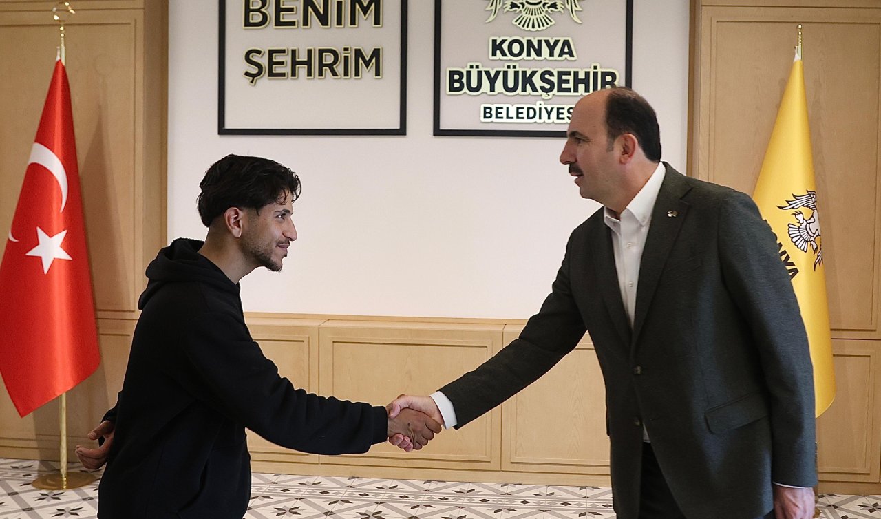  Başkan Altay çöken apartmanda insanları uyararak onlarca canı kurtaran gençle buluştu