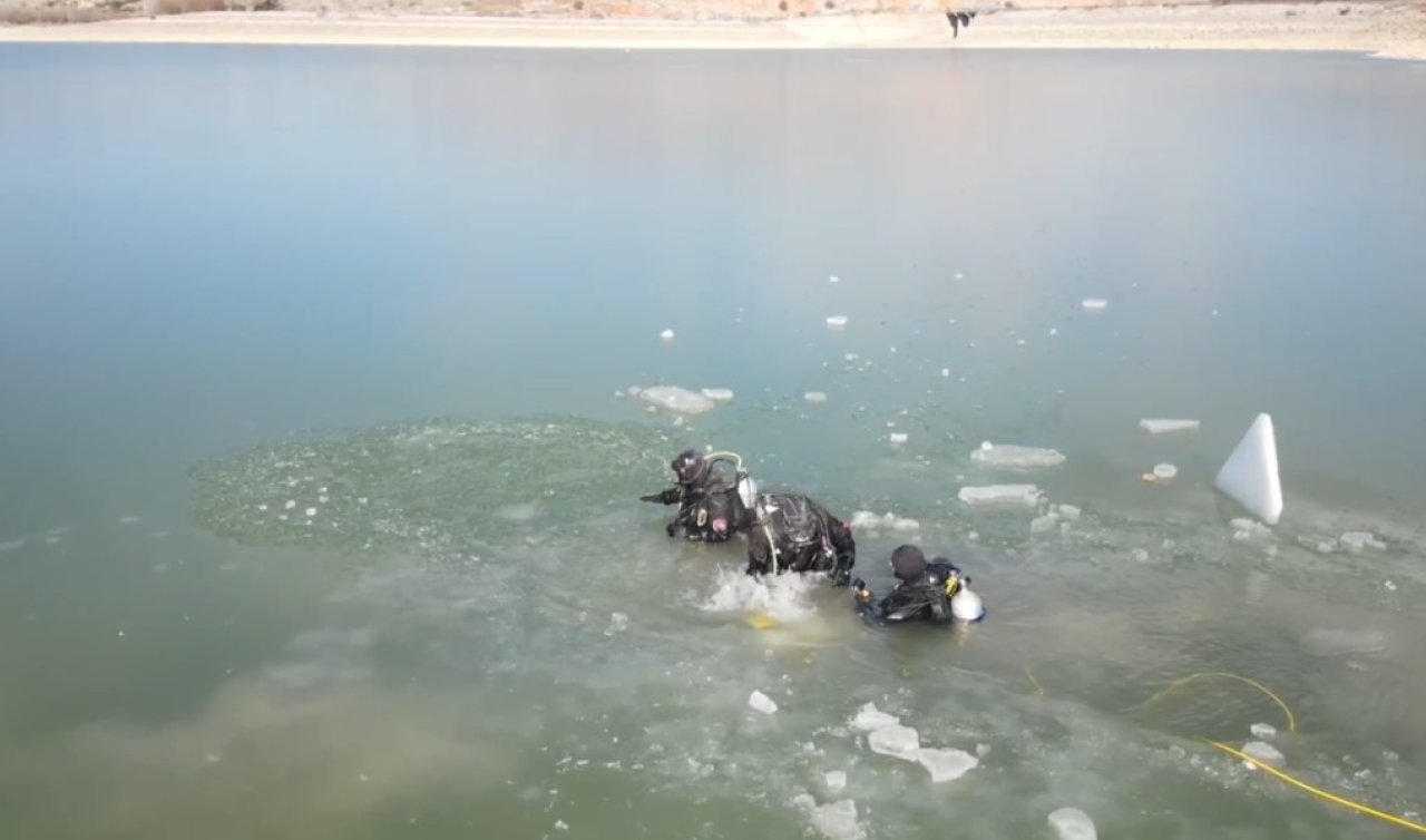 Dalgıç Polislerden Buz Altında Arama Kurtarma Tatbikatı
