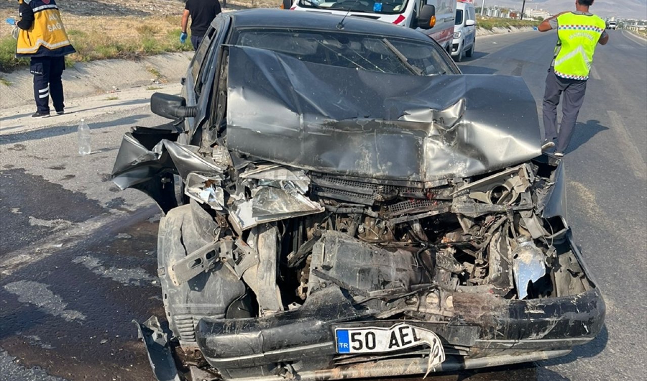 Konya’da iki otomobil çarpıştı!  7 kişi yaralandı